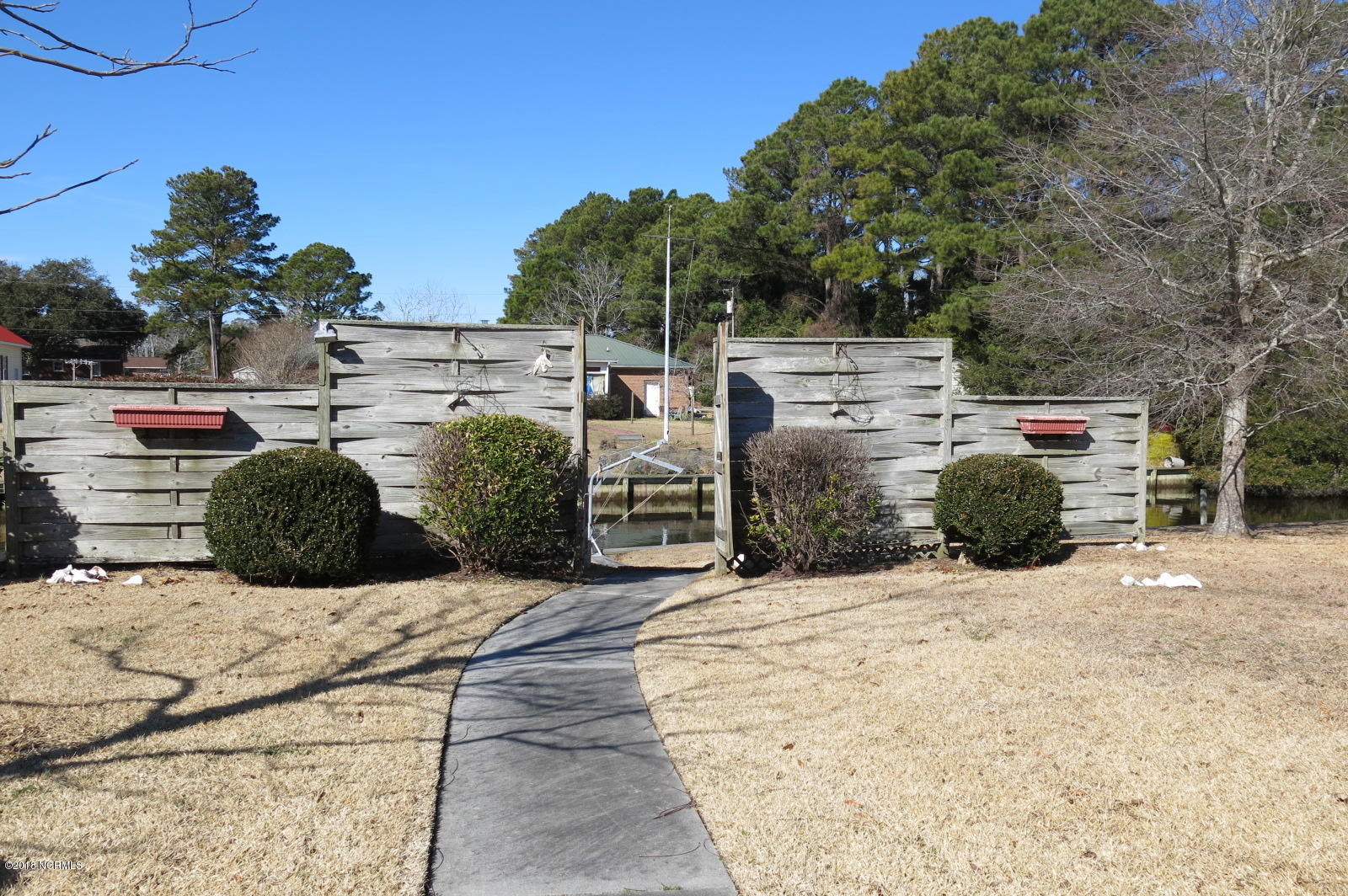194 Wallace Road Beaufort, NC 28516 - Photo 9 of 61 IMG_3305