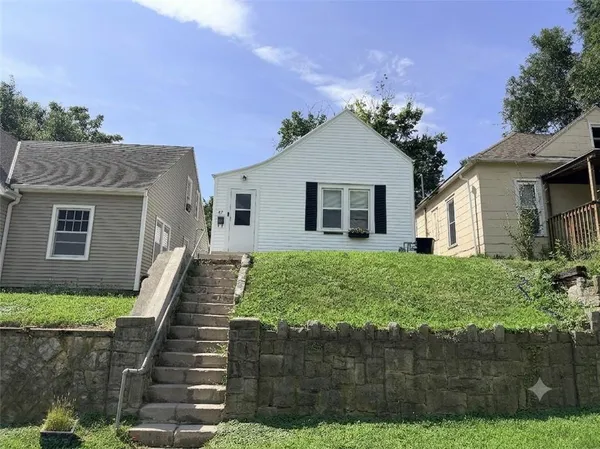 $117,000 | 114 East Highland Avenue, St. Joseph, MO 64505