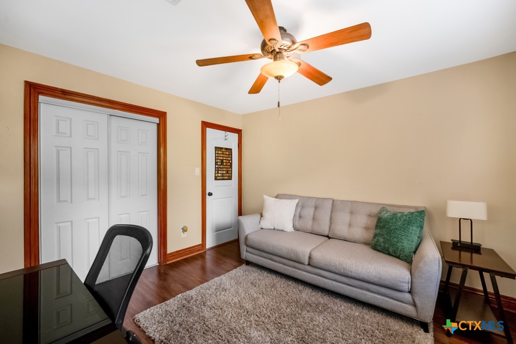 805 Sunrise Trail Spring Branch, TX 78070 - Photo 13 of 25 a living room with furniture and a window