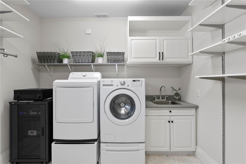 2279 Mermaid Point Northeast St. Petersburg, FL 33703 - Photo 42 of 100 a utility room with dryer and washer
