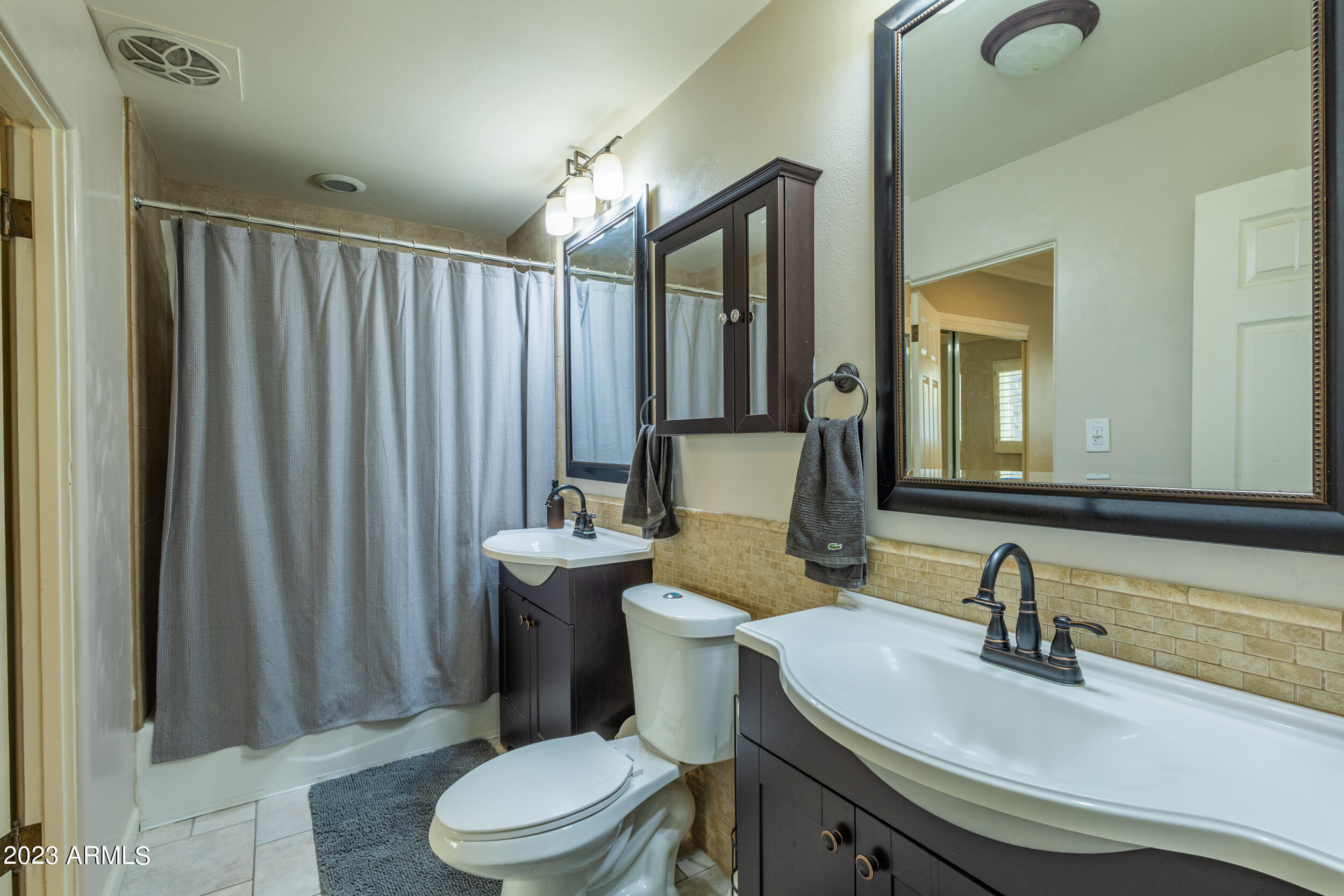 4333 East Cheery Lynn Road Phoenix, AZ 85018 - Photo 13 of 32 Owners suite