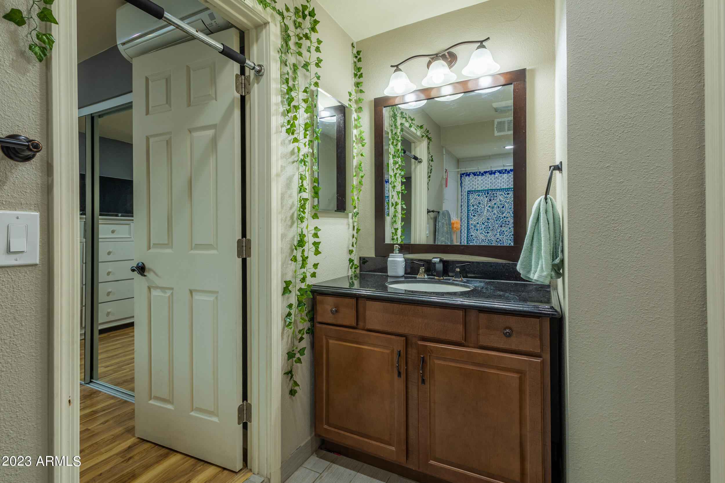 4333 East Cheery Lynn Road Phoenix, AZ 85018 - Photo 16 of 32 Bathroom 2, Jack N Jill