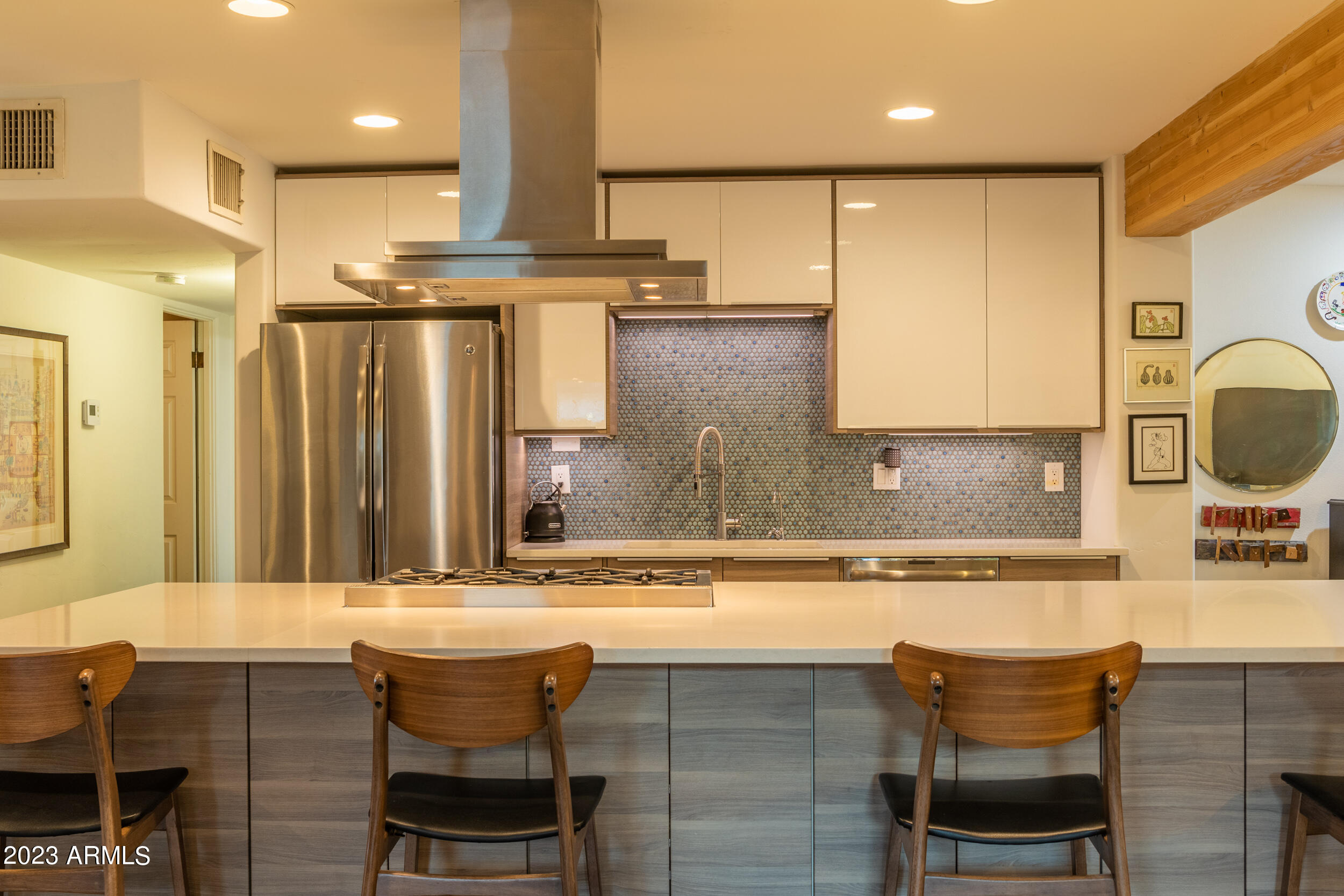 4333 East Cheery Lynn Road Phoenix, AZ 85018 - Photo 5 of 32 Kitchen