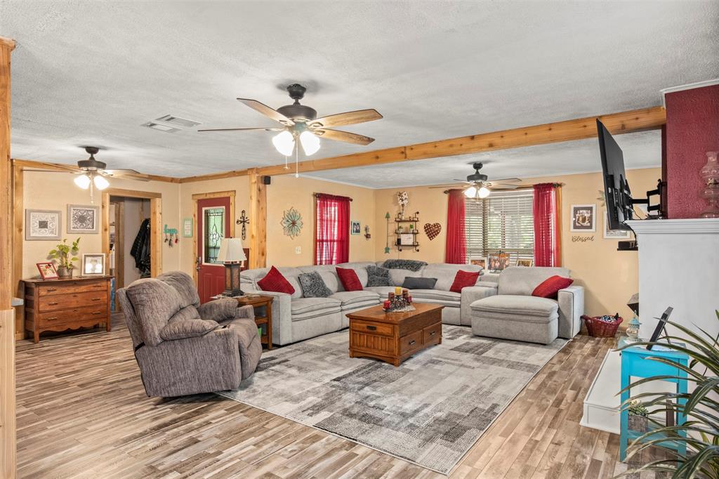 14802 North 3rd Street Scurry, TX 75158 - Photo 5 of 40 a living room with furniture and a large window