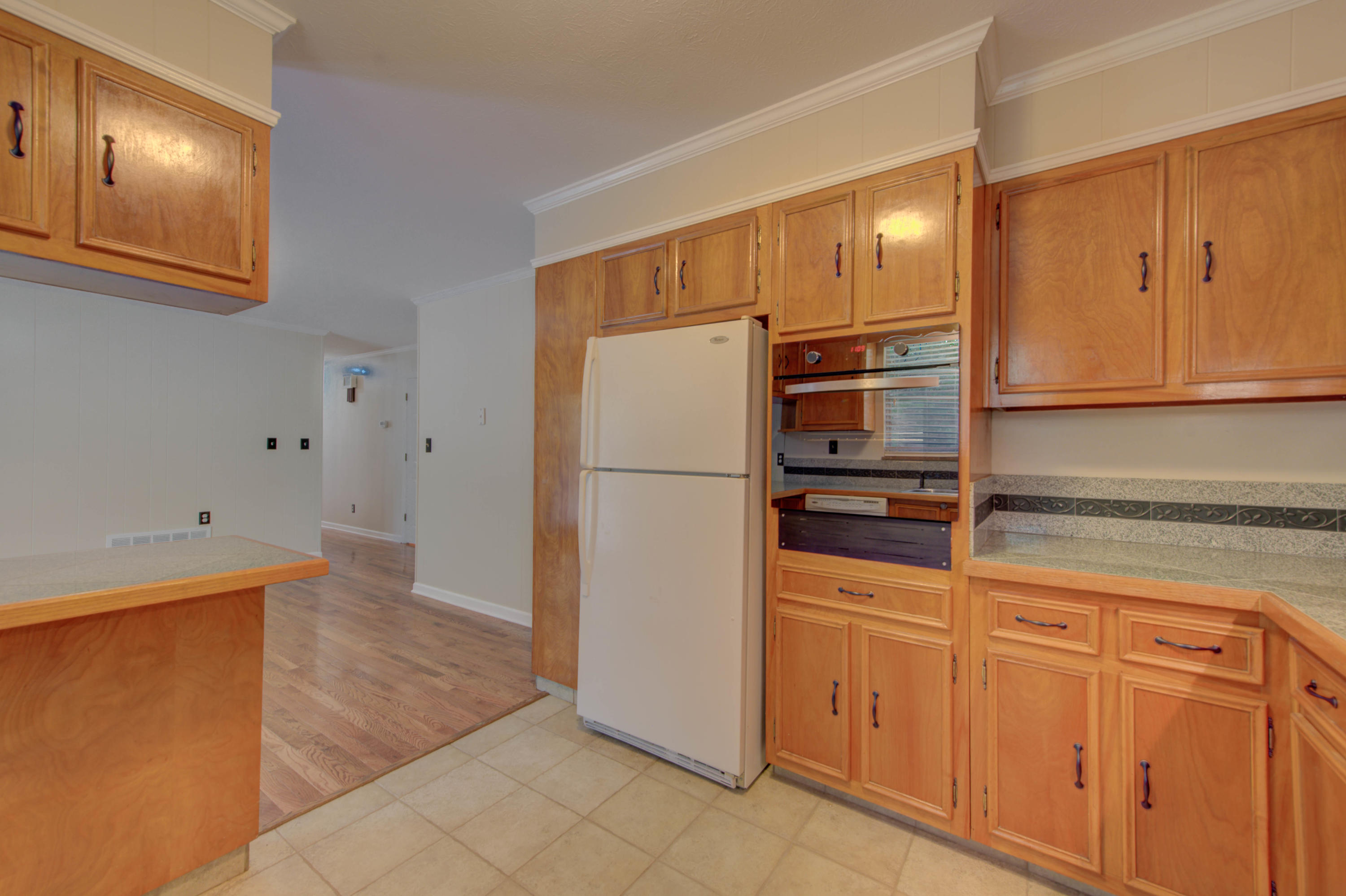 300 Walnut Street Clinton, TN 37716 - Photo 11 of 29 11
