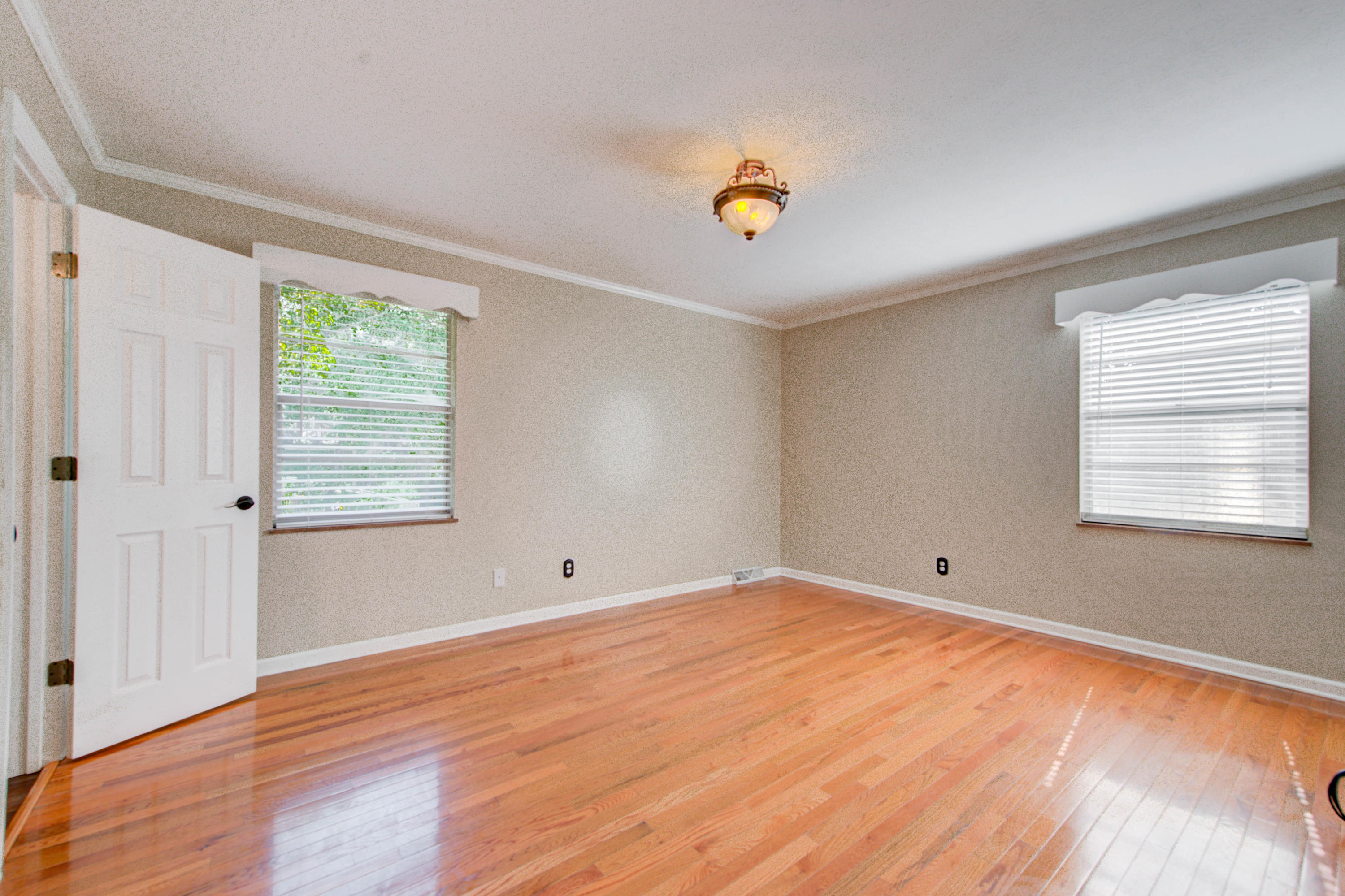 300 Walnut Street Clinton, TN 37716 - Photo 13 of 29 13