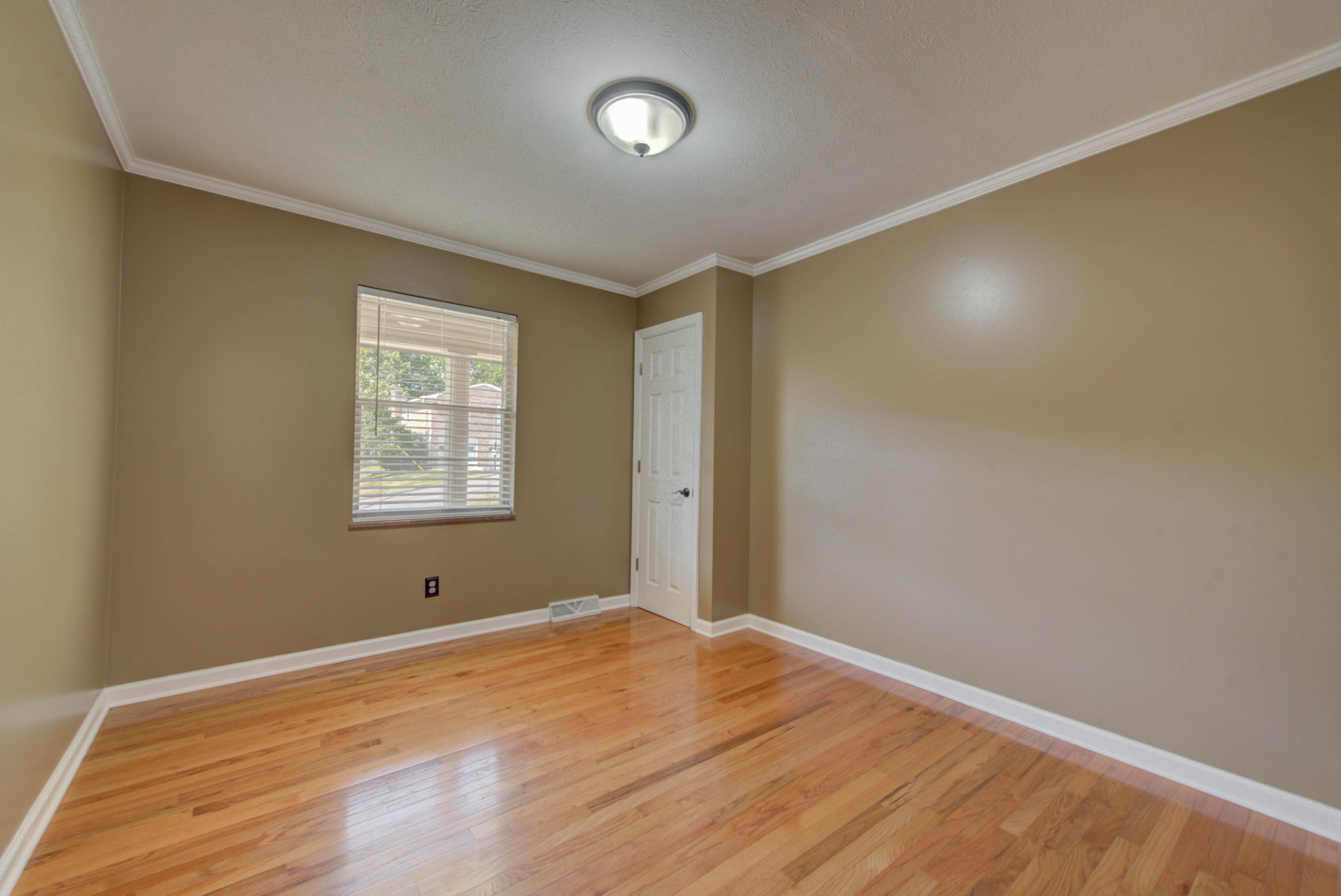300 Walnut Street Clinton, TN 37716 - Photo 16 of 29 16