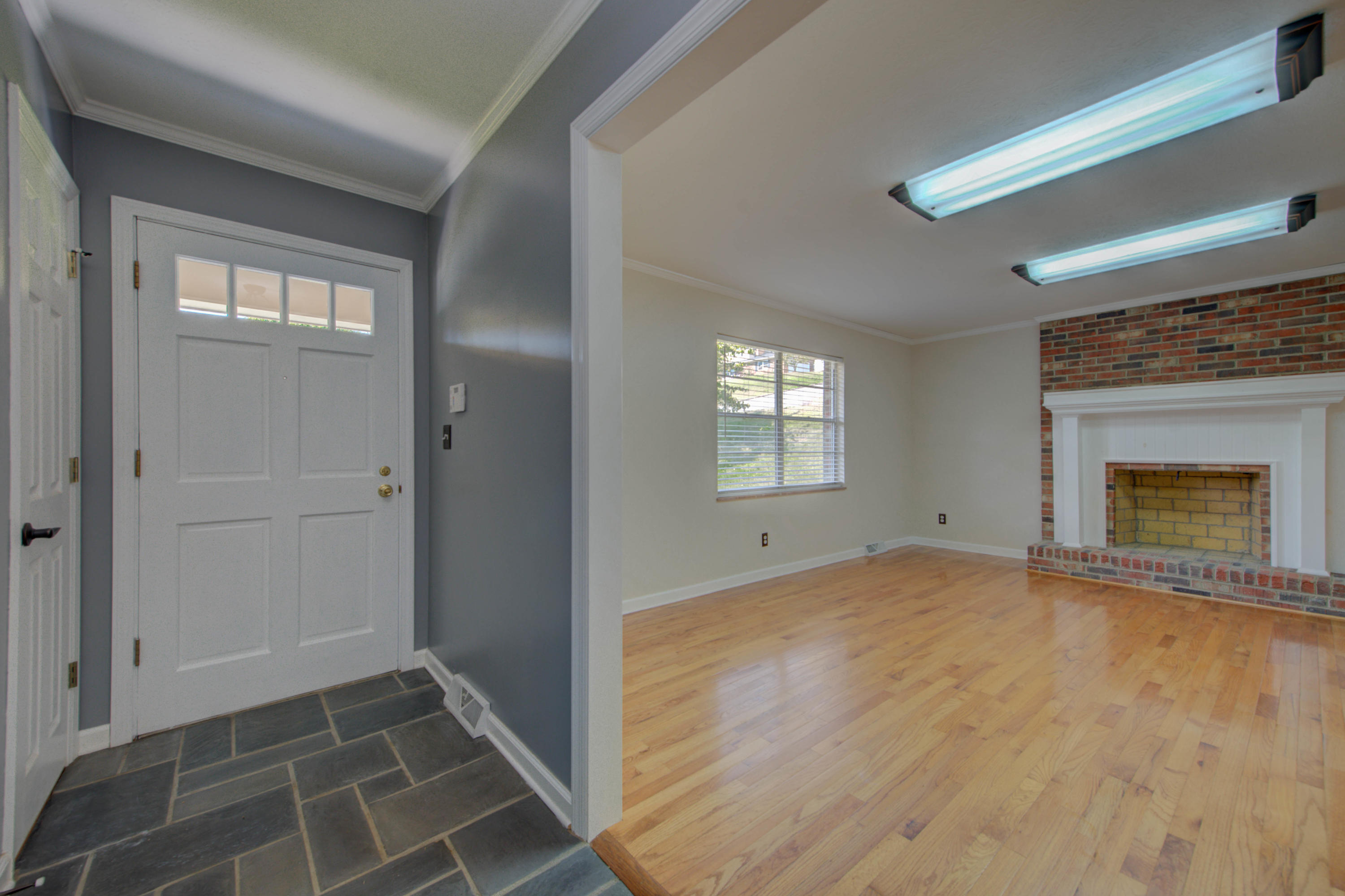300 Walnut Street Clinton, TN 37716 - Photo 4 of 29 4
