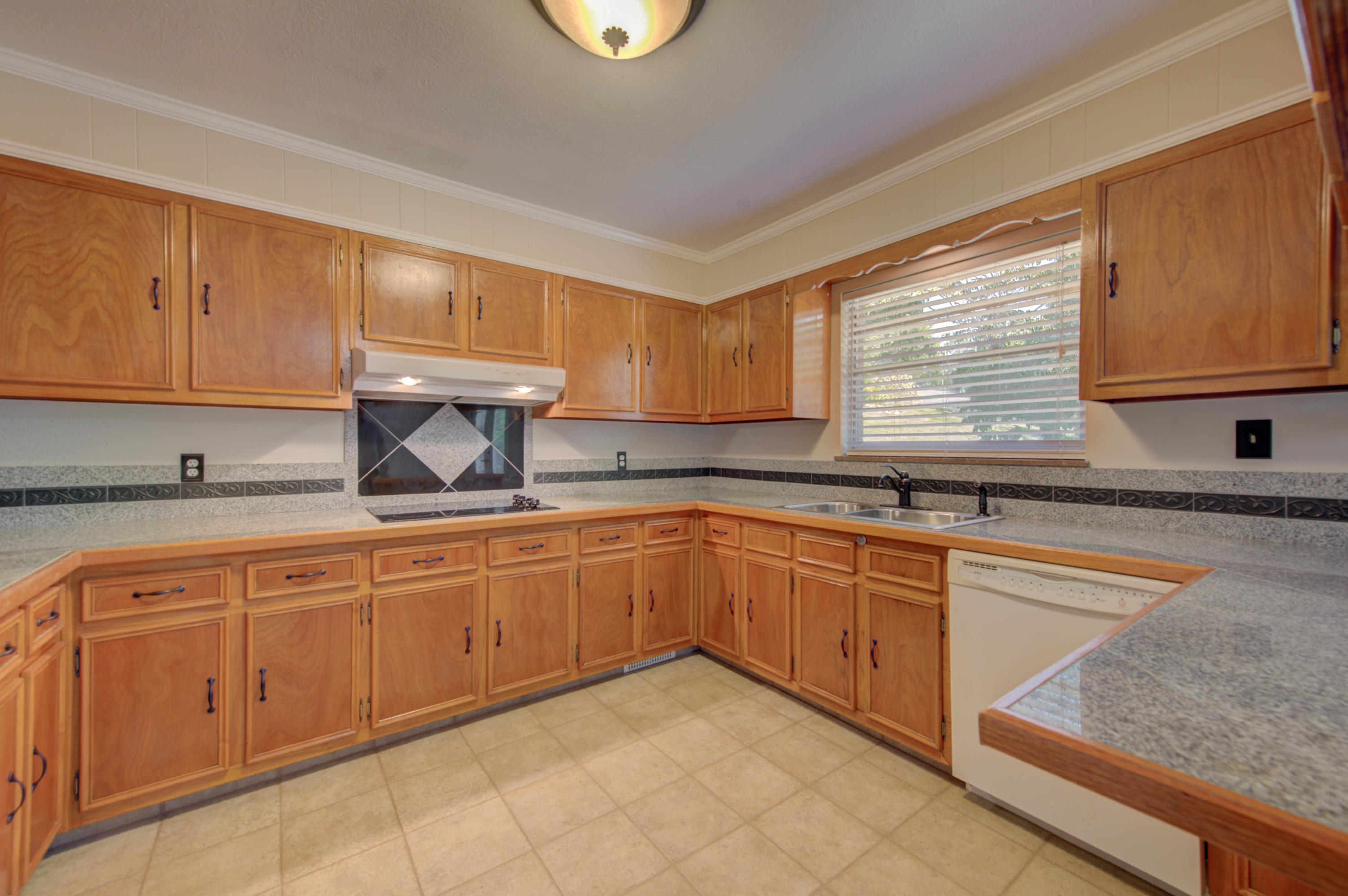 300 Walnut Street Clinton, TN 37716 - Photo 9 of 29 9