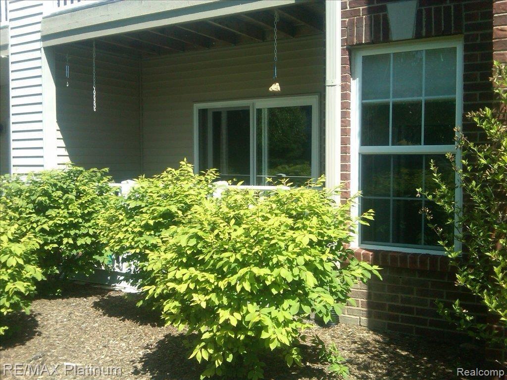 4138 Hampton Ridge Boulevard Howell, MI 48843 - Photo 2 of 9 REAR PATIO