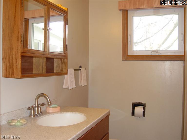 7572 Ruth Street Mentor, OH 44060 - Photo 8 of 11
