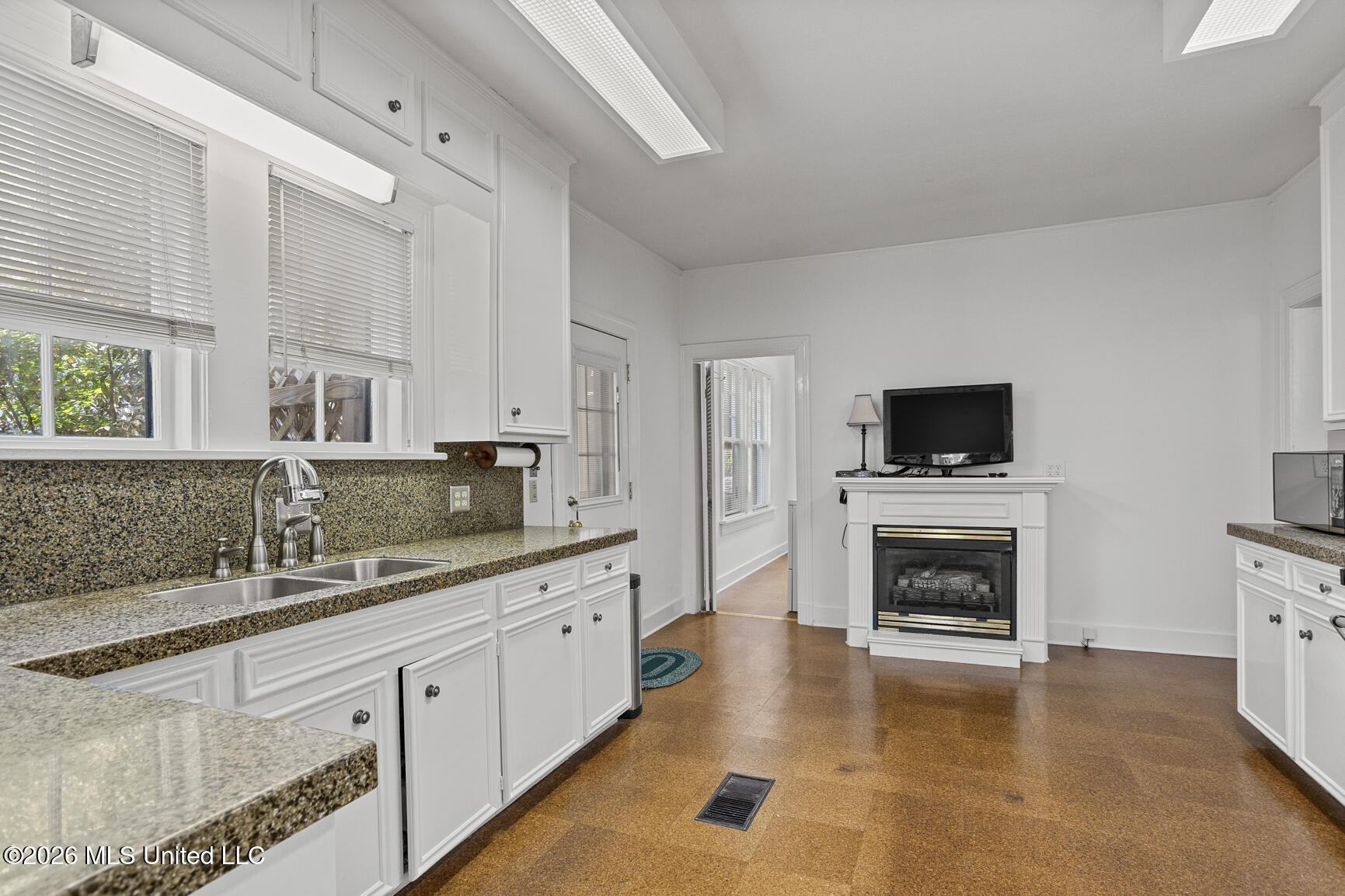 2010 Laurel Street Jackson, MS 39202 - Photo 16 of 41 2010 Laurel St-18