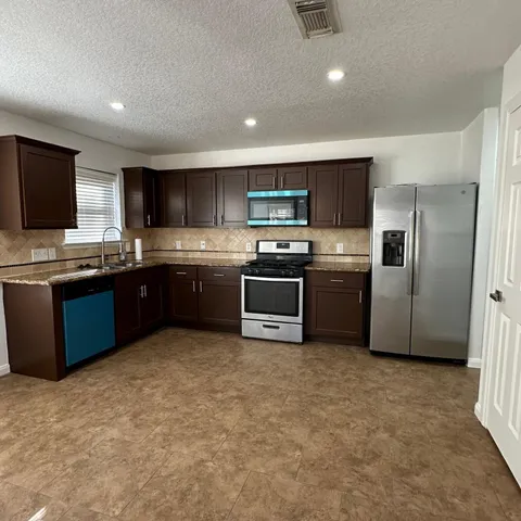 $2,000 | 1403 High Thicket Court, Spring, TX 77373