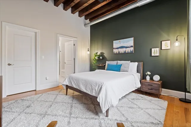 $485,000 | 2310 West Nelson Street, Unit 302, Chicago, IL 60618