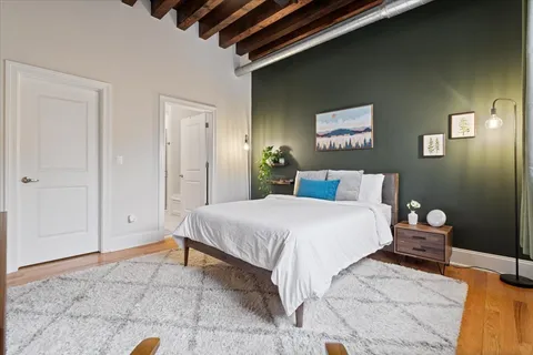 $485,000 | 2310 West Nelson Street, Unit 302, Chicago, IL 60618