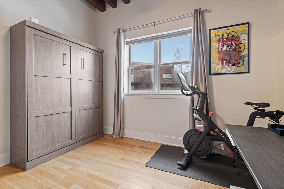 2310 West Nelson Street, Unit 302 Chicago, IL 60618 - Photo 18 of 20 a room with gym equipment