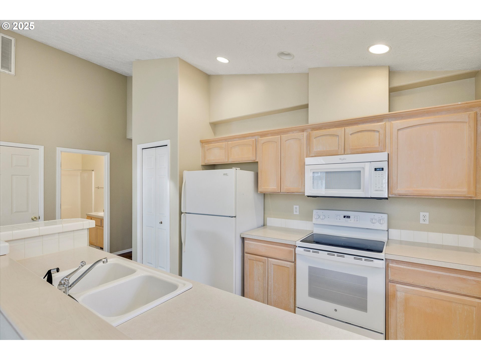 39302 Stratford Street Sandy, OR 97055 - Photo 12 of 25 a kitchen with a refrigerator and a sink