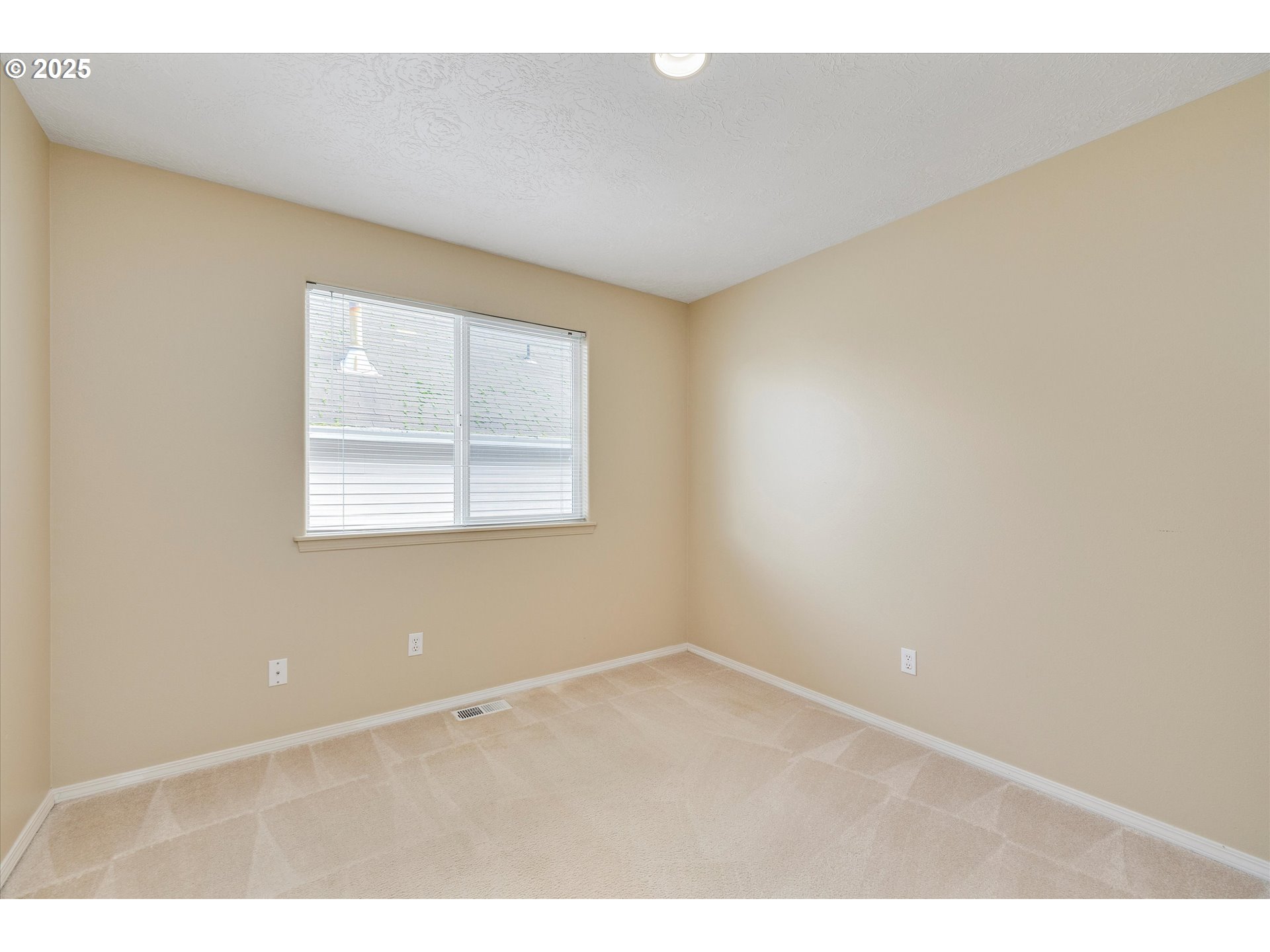 39302 Stratford Street Sandy, OR 97055 - Photo 7 of 25 an empty room with windows