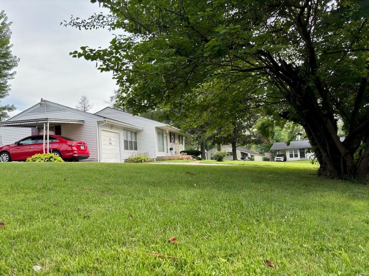 250 Roderick Drive St. Louis, MO 63137 - Photo 3 of 39