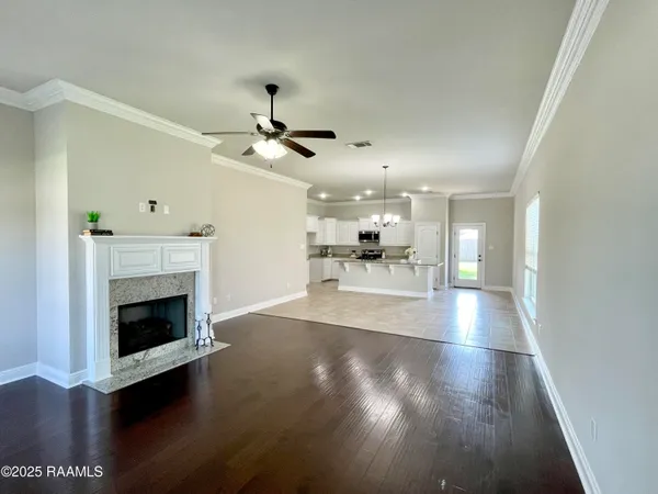 $2,400 | 103 Sapphire Springs Road, Youngsville, LA 70592