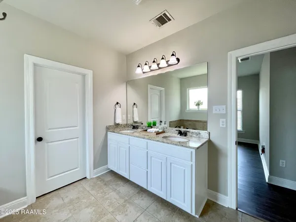 $2,400 | 103 Sapphire Springs Road, Youngsville, LA 70592
