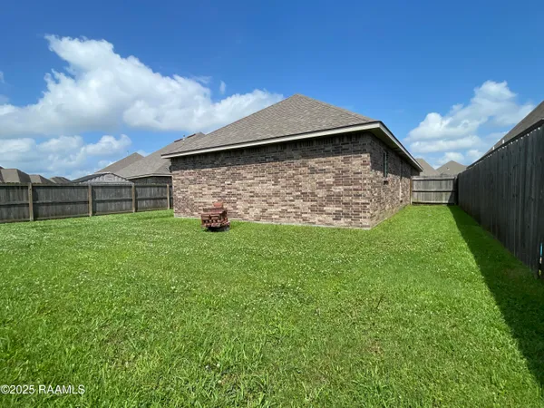 $2,400 | 103 Sapphire Springs Road, Youngsville, LA 70592