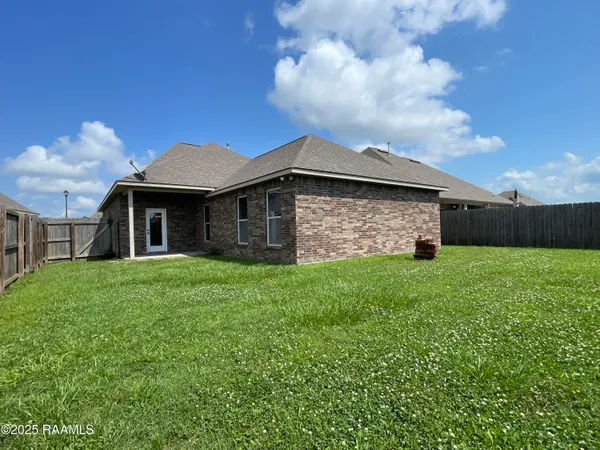 $2,400 | 103 Sapphire Springs Road, Youngsville, LA 70592