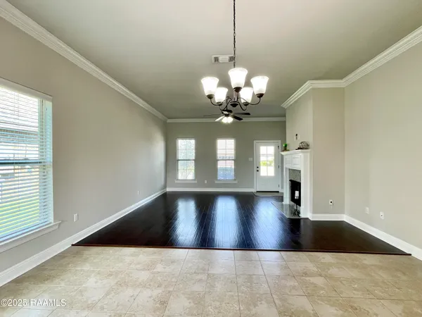 $2,400 | 103 Sapphire Springs Road, Youngsville, LA 70592