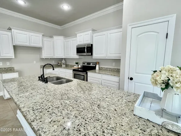 $2,400 | 103 Sapphire Springs Road, Youngsville, LA 70592