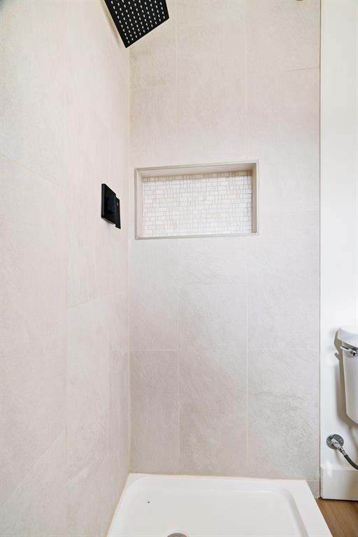 175 Cozy Lane Paris, TX 75462 - Photo 13 of 21 a bathroom with a shower