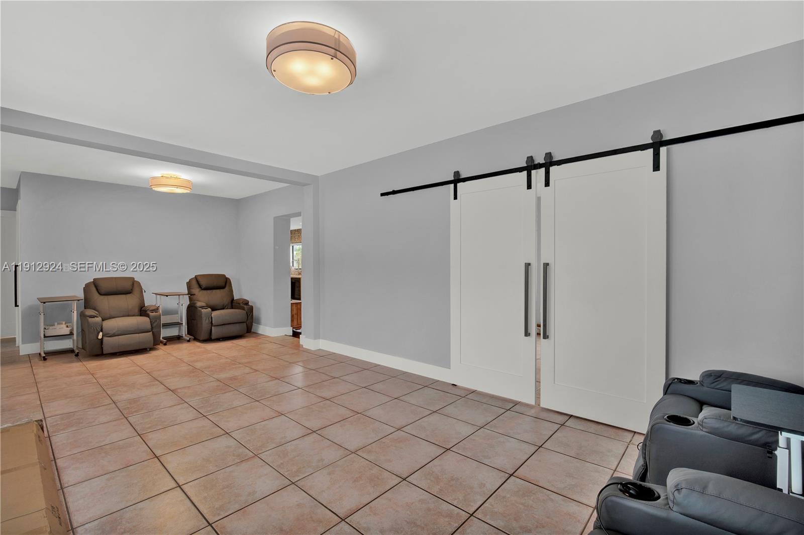 a view of a livingroom with furniture