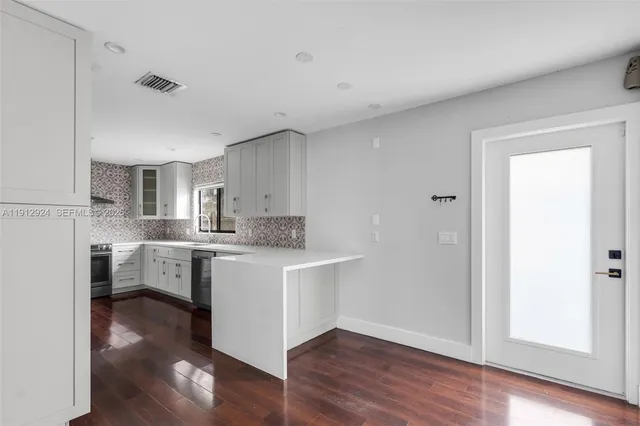 $3,820 | 1230 Southwest 86th Court, Unit 1, Miami, FL 33174