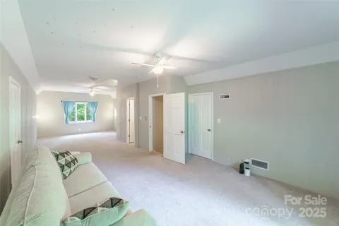 a view of livingroom with furniture