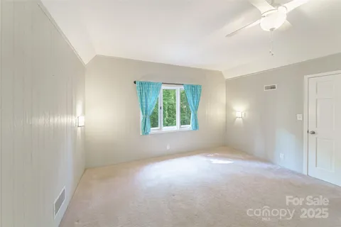 a view of empty room with window