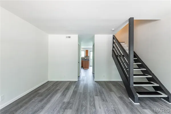 $1,100 | 3017 Pembroke Lane, Unit 13, High Ridge, MO 63049