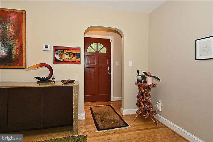 9902 Rogart Road Silver Spring, MD 20901 - Photo 3 of 30 Entrance