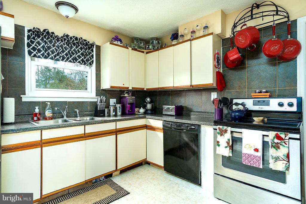 8202 Scales Road Culpeper, VA 22701 - Photo 17 of 21 Kitchen