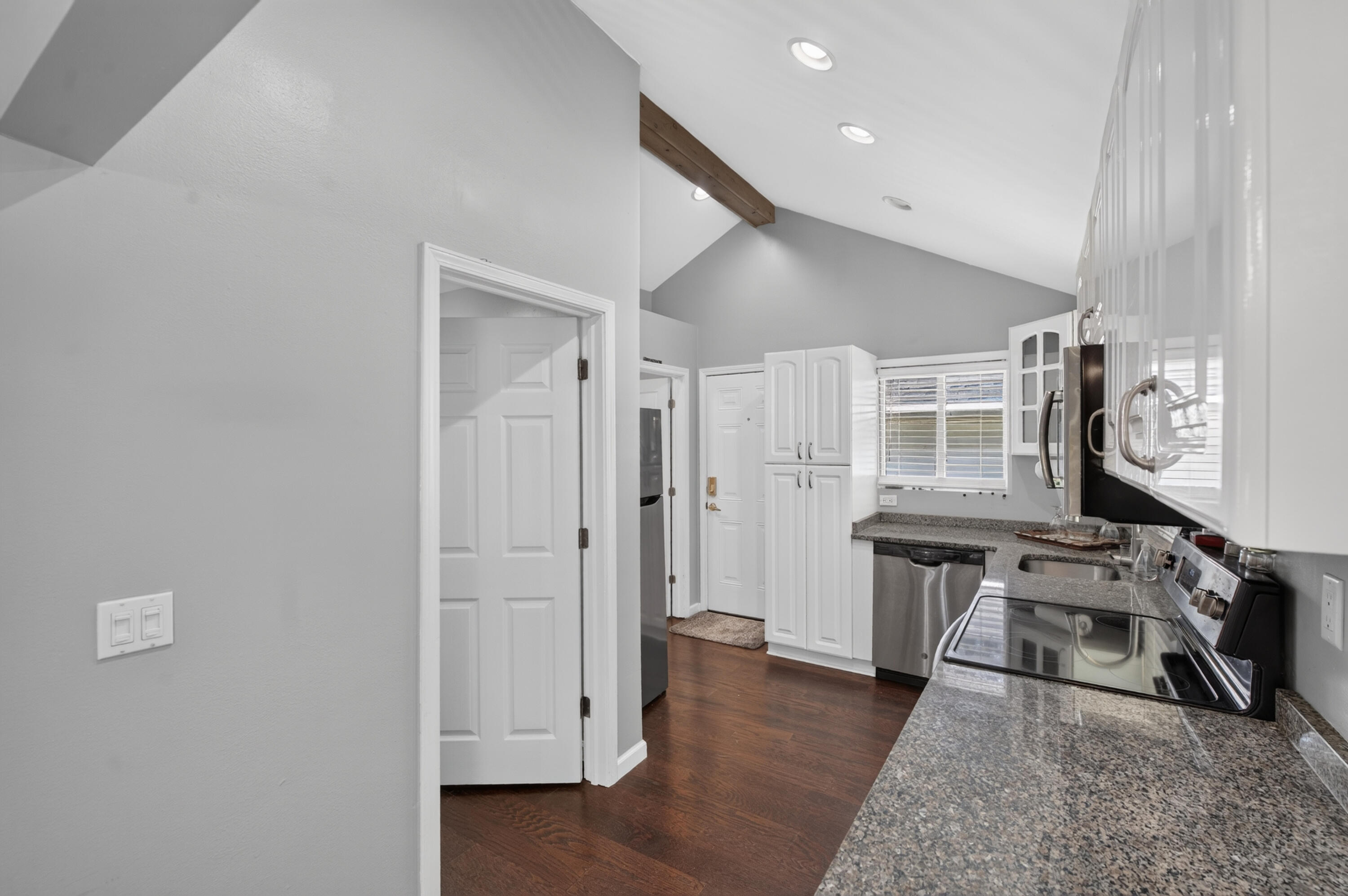 571 Crescent Lake Road Waterford, MI 48327 - Photo 8 of 23 11-571-Crescent-Lake-Rd-Waterford-Townsh