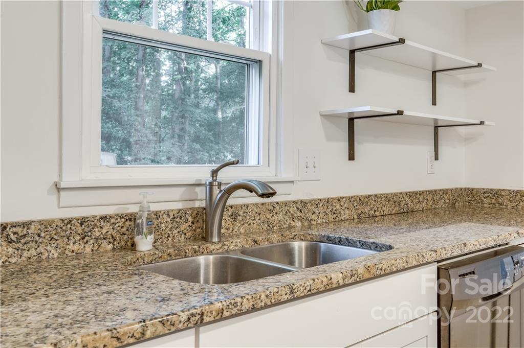 6802 Stoney Ridge Road Matthews, NC 28104 - Photo 8 of 34 Gallery Image 8