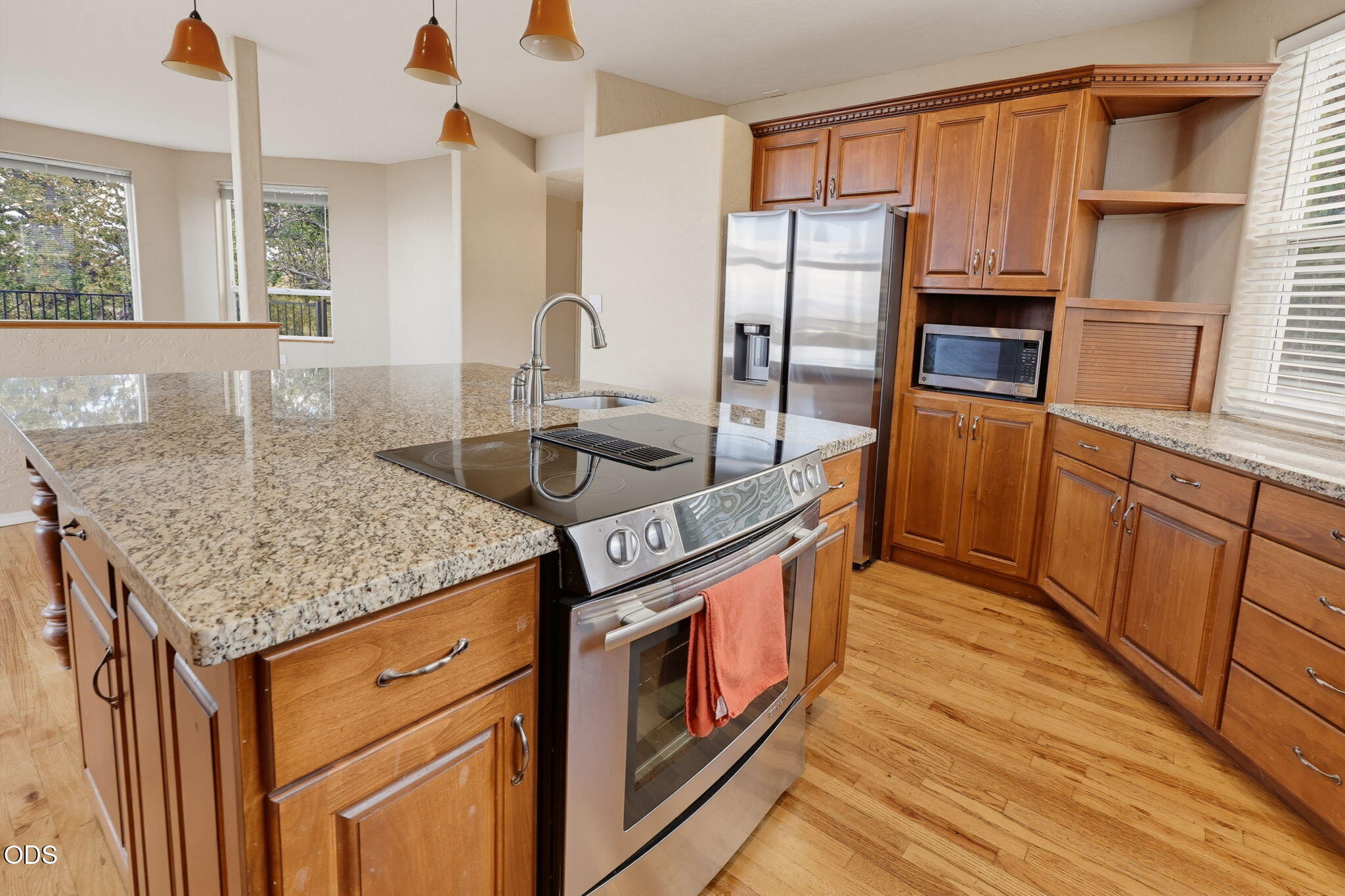 4375 Pioneer Road Medford, OR 97501 - Photo 5 of 84 Gallery Image 5