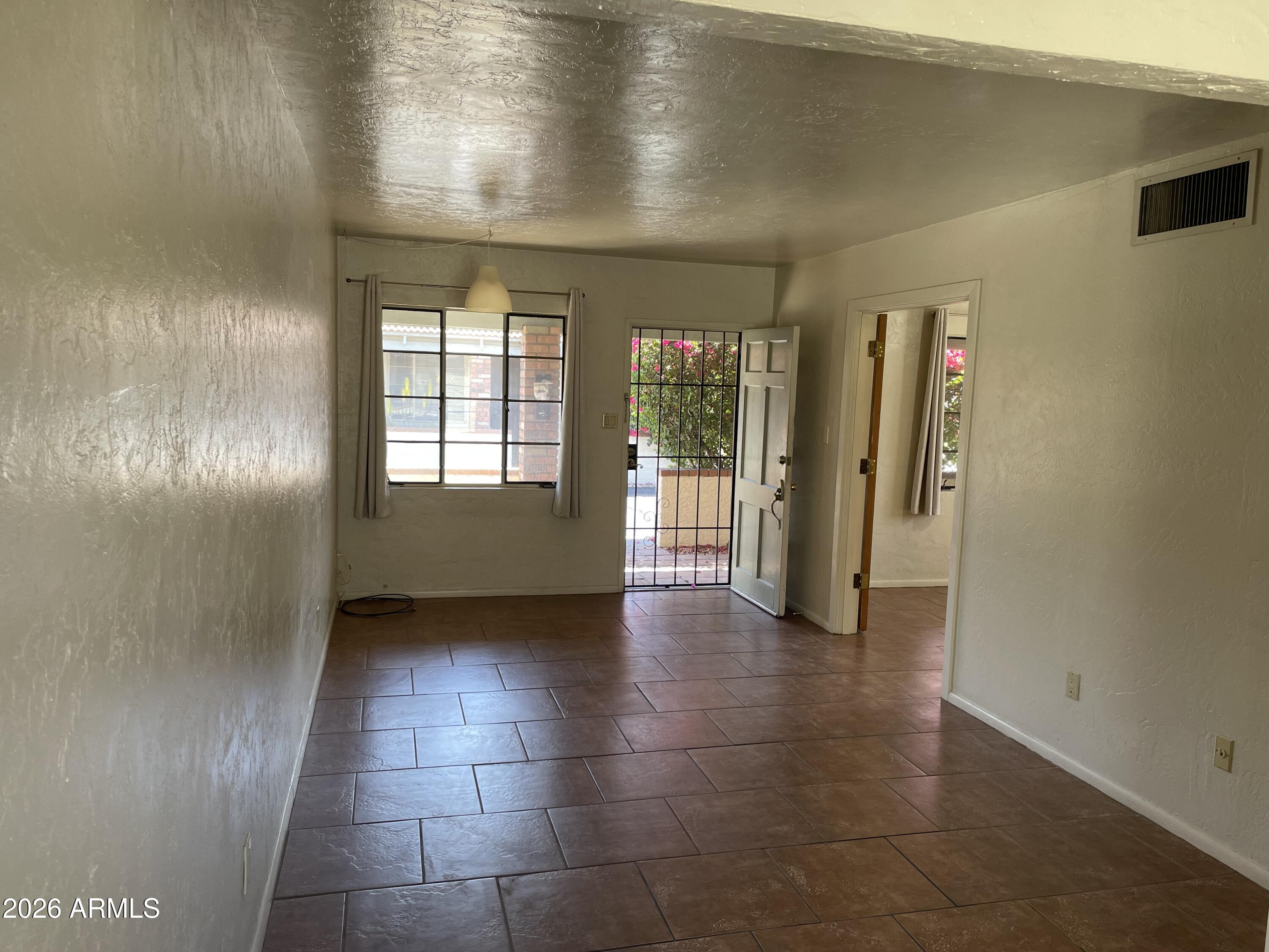 385 East Coronado Road, Unit 7 Phoenix, AZ 85004 - Photo 7 of 20 IMG_2913