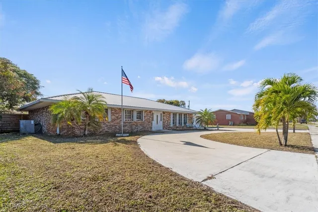 a view of a house with entertaining space