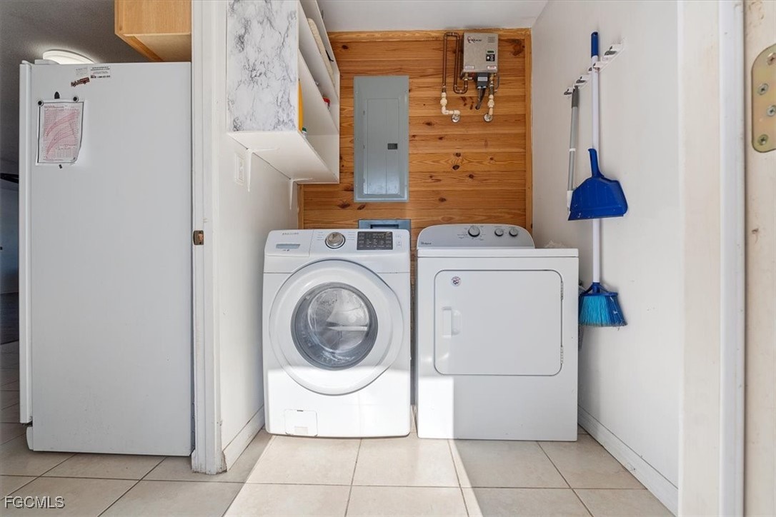 610 East Avenida Del Rio Clewiston, FL 33440 - Photo 17 of 49 a utility room with dryer and washer