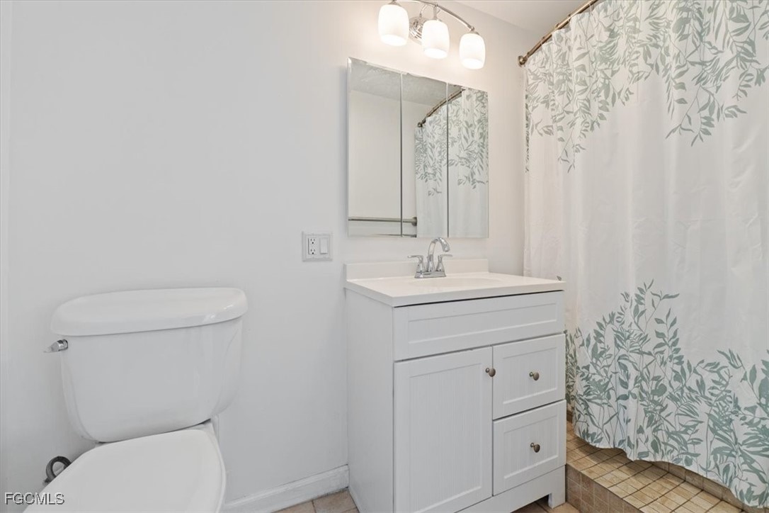 610 East Avenida Del Rio Clewiston, FL 33440 - Photo 24 of 49 a bathroom with a sink a toilet and shower