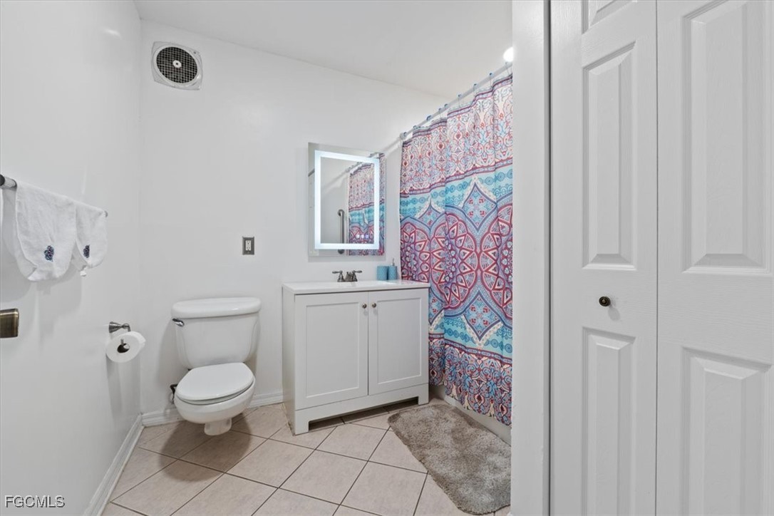 610 East Avenida Del Rio Clewiston, FL 33440 - Photo 31 of 49 a bathroom with a toilet and a shower