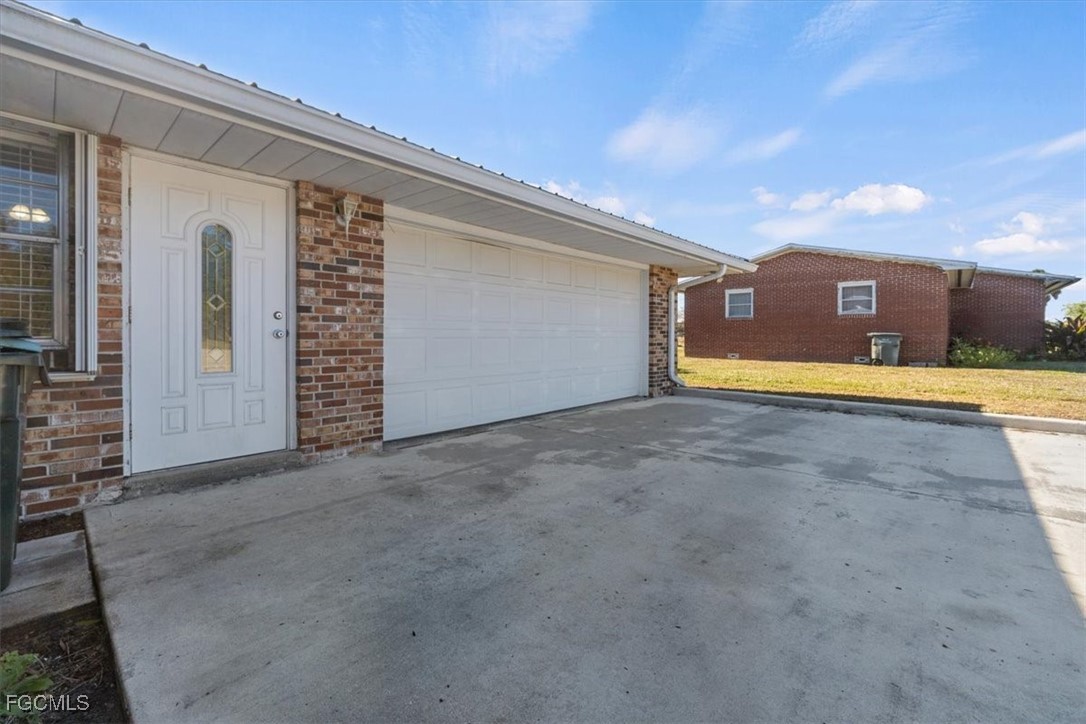 610 East Avenida Del Rio Clewiston, FL 33440 - Photo 4 of 49 a view of a house with a yard
