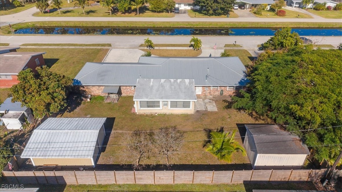 610 East Avenida Del Rio Clewiston, FL 33440 - Photo 43 of 49 a aerial view of a house with swimming pool