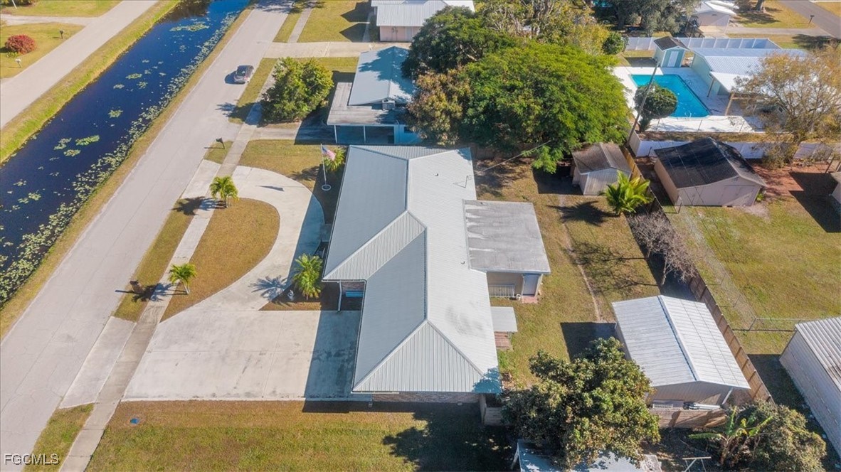 610 East Avenida Del Rio Clewiston, FL 33440 - Photo 44 of 49 an aerial view of a house with a swimming pool