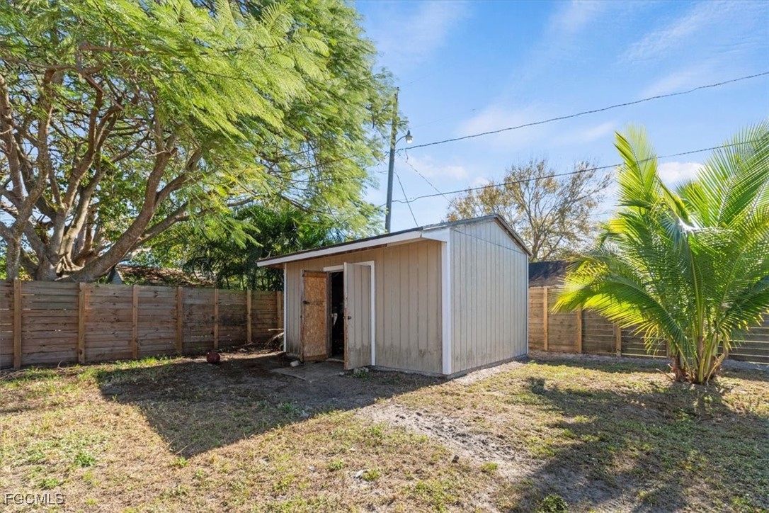 610 East Avenida Del Rio Clewiston, FL 33440 - Photo 46 of 49 a backyard of a house