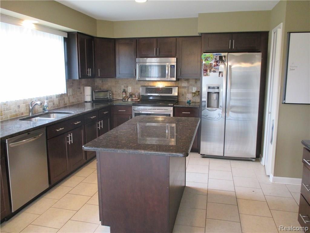 623 Snowmass Drive Rochester, MI 48309 - Photo 10 of 38 IMG_1835.JPG